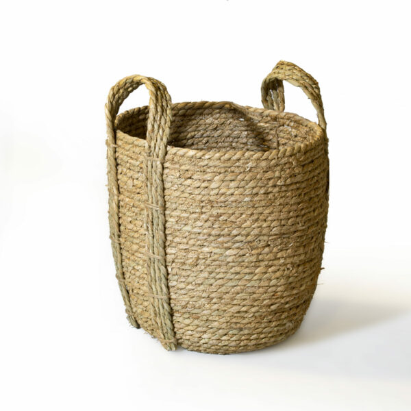 Small cattail basket with outside handles and a size of 28x30cm
