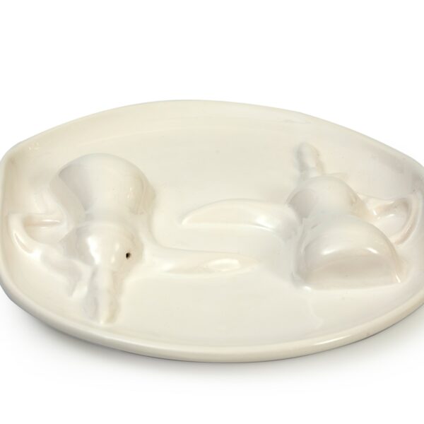 alt="Ceramic Arabic plate carved Daleh creamy white"