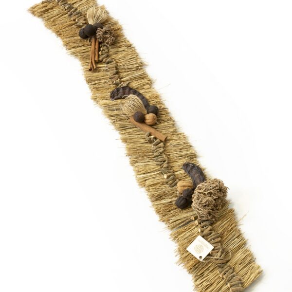 alt="straw runner with natural dried plants"