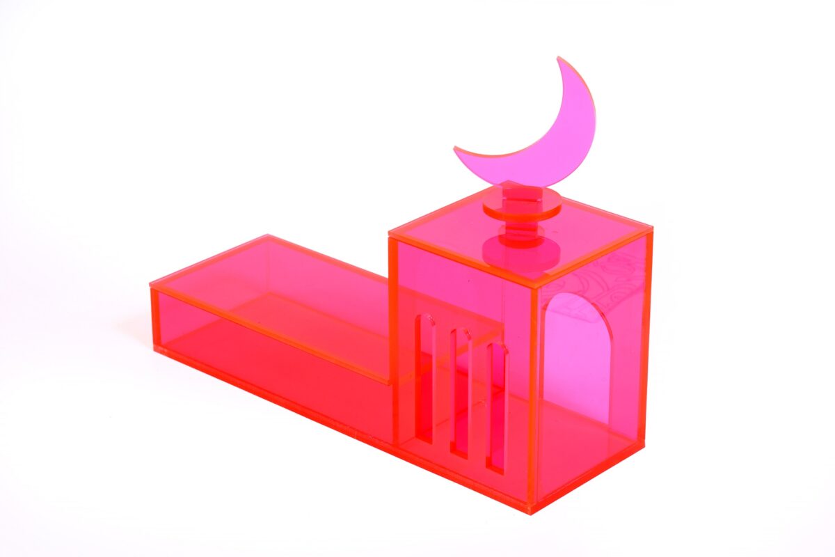 alt="Acrylic tareef mosque with pink plate"