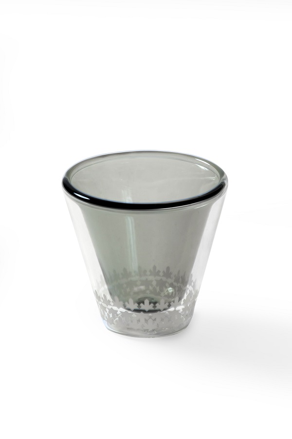 alt="Arabic coffee cup double glass and tinted bottom layer"