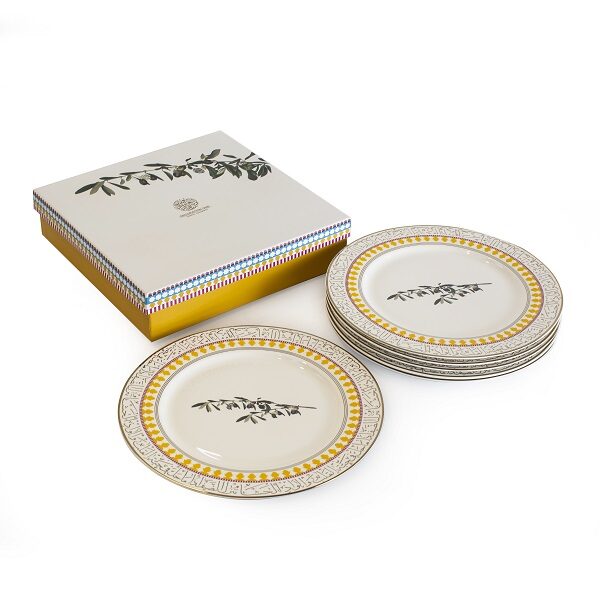 alt="clear cake stand with arabic letters"