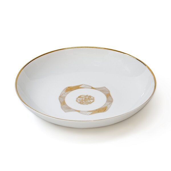 alt="porcelain soup plate with calligraphy and sand dunes"