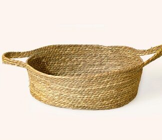 Straw basket in an oval shape, and a size of 44x301x5cm