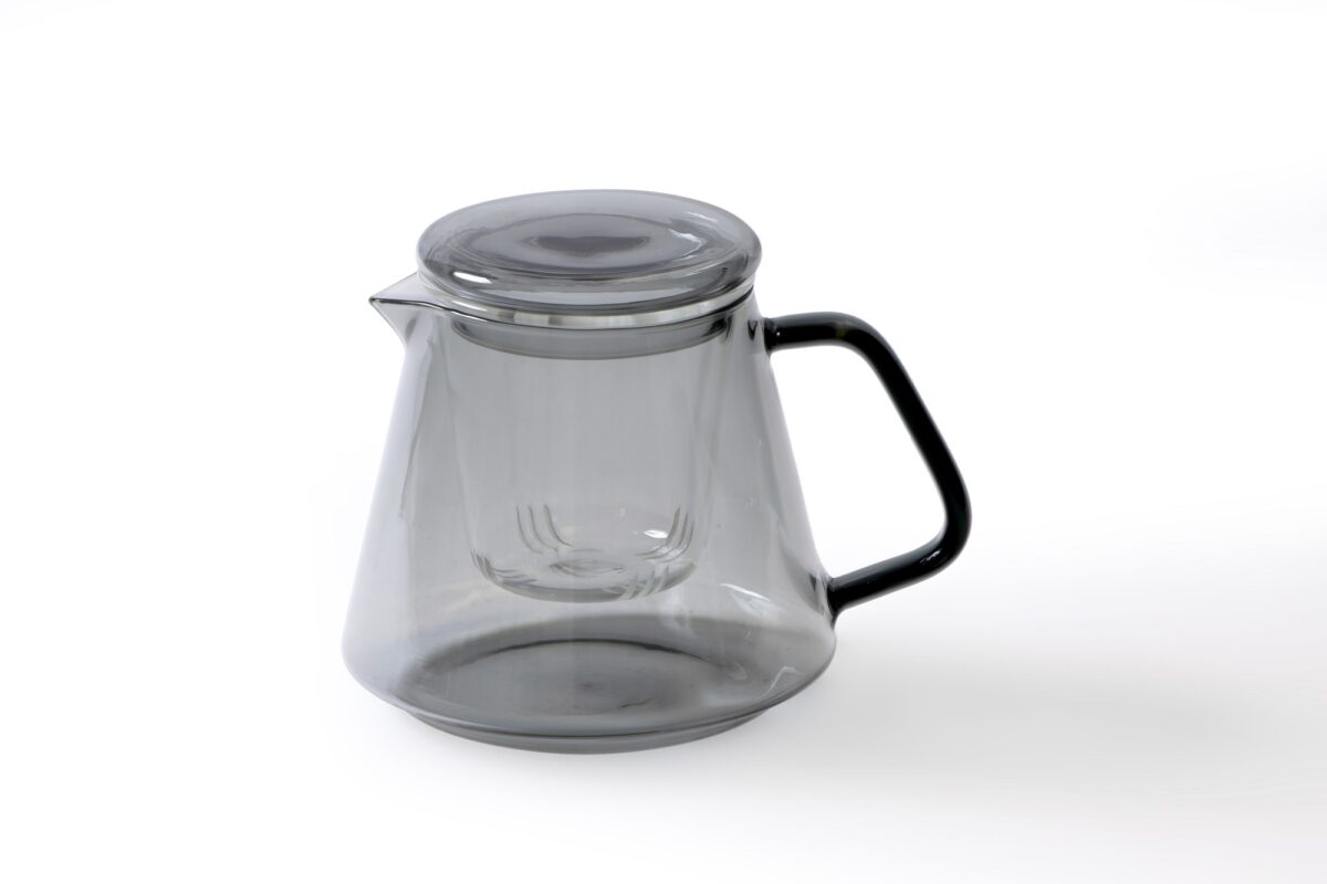 A grey-tinted glass pot with a capacity of 600ml.